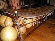 Balafón, instrumento de percusión en África que se toca como un xilofón, resonadores de calabazas de Lagenaria siceraria.