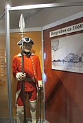 Histo­rische Uniform und Waffe