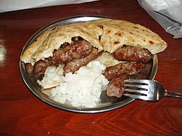 Ćevapi sa kajmakom