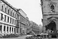 Das Palais Borsig (rechts) und die Gebäude der Reichsbahn (links) am Anfang der Voßstraße wurden nach dem Krieg abgerissen (1946)