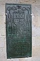 Lápida sepulcral do arcebispo de Santiago Sebastián Malvar y Pinto, no claustro da Catedral