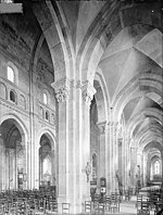 Kathedrale von Autun (1120–1146), Seitenschiff: spitz­bogige Kreuz­grat­gewölbe, leichter Stich