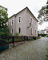 Weinkelterei mit Wohnhaus (mit Ladeneinrichtung), angebautem Wirtschaftsteil und Wirtschaftsgebäude mit Turm, Gartengrundstück, Einfriedung und Toreinfahrt sowie Dampfmaschine als Wasserpumpe (ehemalige Wein-Großhandlung und Kelterei Otto Streller)