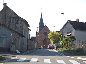 Vue de l'église de Flipou, en venant de la route de Pont-Saint-Pierre