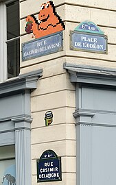 Plaques de la rue Casimir-Delavigne illustrées par l'artiste MifaMosa.