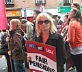 英国抗议退休金制度的人
