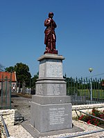 Poilu au repos (monument aux morts)