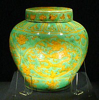 Wanli period covered jar in green