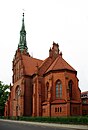 Katholische Herz-Jesu-Kirche mit Pfarr- und Gemeindehaus (Nr. 12) Grundstückseinfriedung mit integriertem Hofgebäude