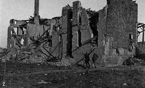 Ruines du château d'Esnes en 1917 (2)