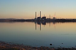 Lake Liddell with power stations.jpg