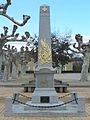 Le monument aux morts dans le bourg (janv. 2010)