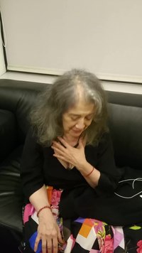 Soubor: Martha Argerich se představuje v Tel Avivu. Web