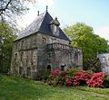 Un des deux pavillons du manoir de Keroual