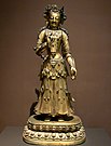 Bodhisattva. Bronzo dorato, h. 66 cm. Dinastia Ming (1368 – 1644)[15]