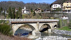 The village behind the old bridge on the Strona