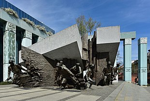 Фрагмент памятника участникам Варшавского восстания в Варшаве