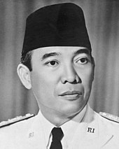 Sukarno wearing black velvet peci Presiden Sukarno dyk.jpg