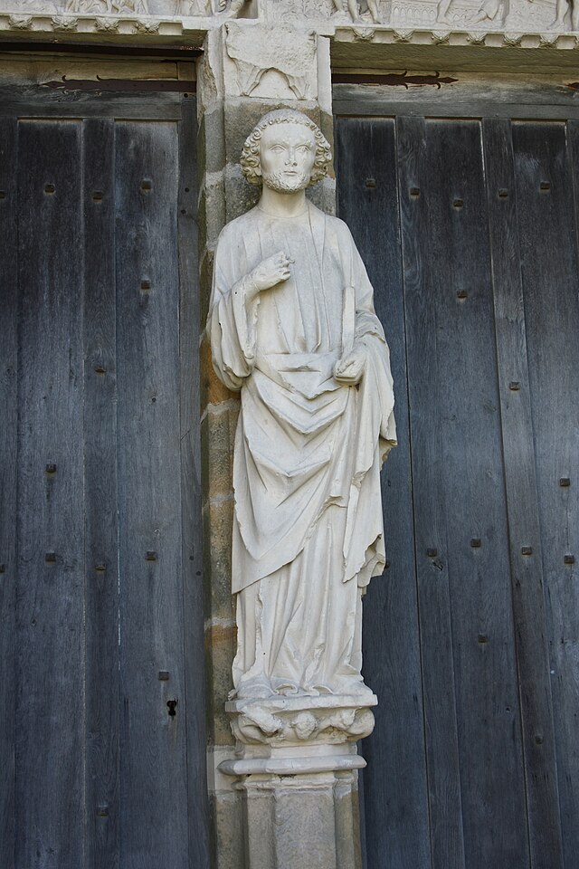 Den katolske sognekirken Saint-Eliphe i Rampillon har i sin vestportal en midts&#248;yle med en skulptur av Elifius