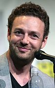 Ross Marquand kòm Aaron.