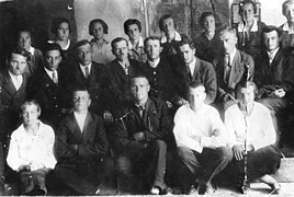 Schüler und Lehrer der deutschen Mittelschule in Rastadt 1934