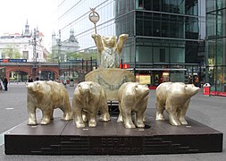 Cuadriga tirada por osos Buddy na avenida Kurfürstendamm de Berlín.