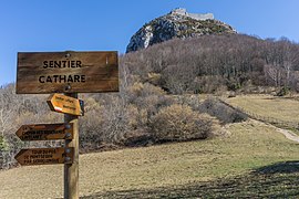 Randonnées possibles autour du château.