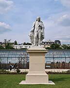 Statue du naturaliste Louis Jean-Marie Daubenton.