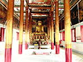 Các tượng Phật Thích Ca trong chính điện.