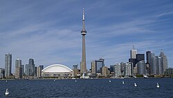 CN Tower és a Skydome az Ontario-tó felől