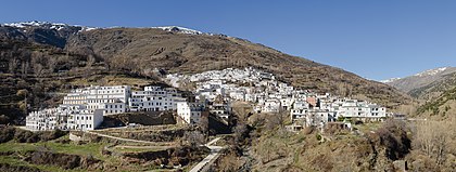 Fotografia panorâmica de Trevélez, nas Alpujarras, parte da Serra Nevada, Andaluzia, uma das vilas mais altas da Espanha. (definição 12 069 × 4 555)