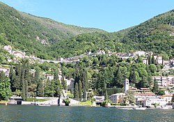 Il borgo di Urio visto dal lago