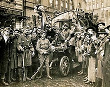 Participants of the Aster Revolution in 1918. 800px-Oszirozsas forradalmarok.jpg