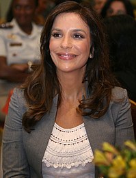 http://upload.wikimedia.org/wikipedia/commons/thumb/f/fe/APC_ivete_sangalo_cropped.jpg/200px-APC_ivete_sangalo_cropped.jpg