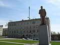 Gebäude der Stadtverwaltung und Lenindenkmal