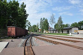 Blick vom ehemaligen Bahnbetriebswerk zum Empfangsgebäude (2010)