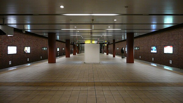 600px-Bashamichi_Station_platform.jpg
