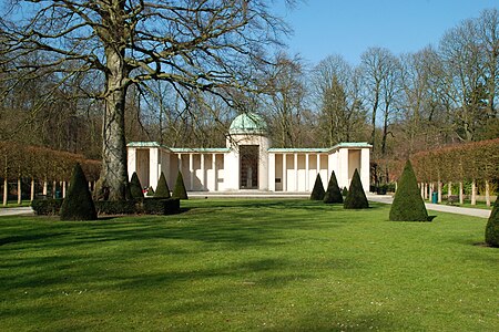 Königin-Astrid-Gedenkstätte in Laeken Mémorial Reine Astrid (Architekt Paul Bonduelle, 1938)