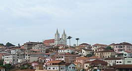 Uitzicht op Brazópolis met de katholieke kerk São Caetano