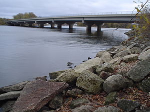 Bridge on Mississippi River between Minnesota and Wisconsin.JPG