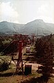 Die erste Gondelbahn in Bulgarien Knjaschewo-Kopitoto wurde von der Firma Girak im Jahr 1962 errichtet.