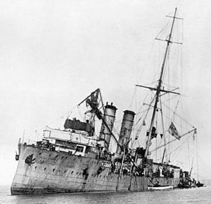 Германский минный крейсер «Albatrossruen», выбросившийся на берег после боя с русскими крейсерами.