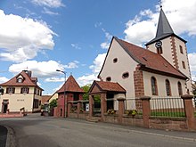 École, ancien corps de garde et église protestante Saint-Sixte.