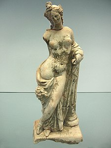 Statue féminine représentant Aphrodite dans les collections du musée.