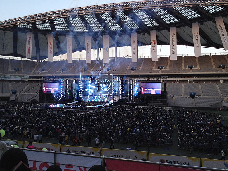 파일:GOT7 performing at Dream Concert 2015.jpg