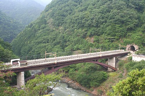 500px-Hozukyo_Station-Platform-201106.jpg