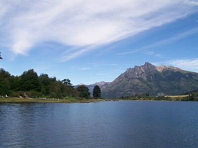 Autre vue du grand Lac Huechulafquen, au sein du Parc national Lanín