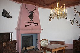 Intérieur du château (salle des trophées de chasse).