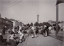 The Market Square of Helsinki, in the 1890s Kauppatori Kolera-altaan luona - G30718 - hkm.HKMS000005-km0000phjs.jpg