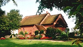 Црквата во Кланксбил со сламен покрив